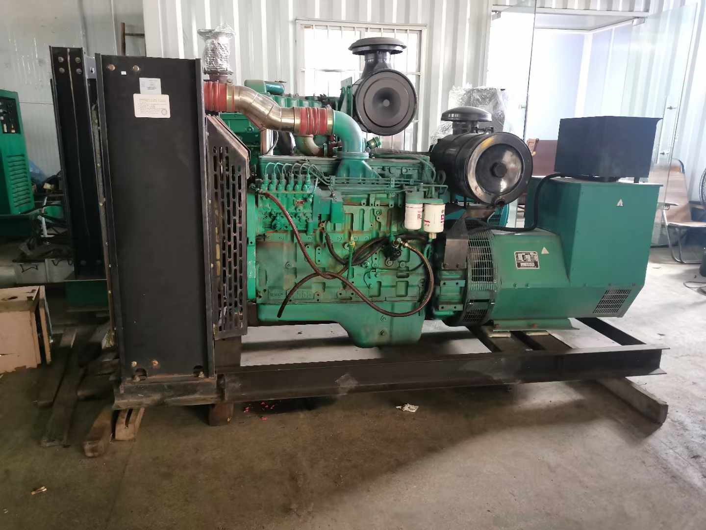 娄星发电机租赁如何确定电缆的承载电流是否在安全范围内？