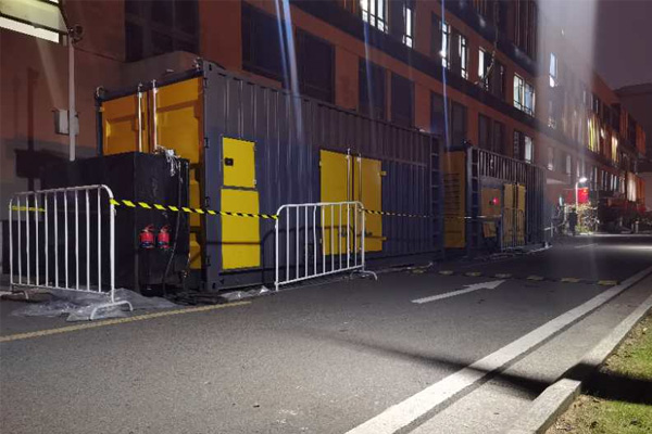 娄星柴油发电机组的输出电压是如何调节的？