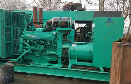 娄星发电机组如何判断水冷式机油散热器内部是否需要清洗？